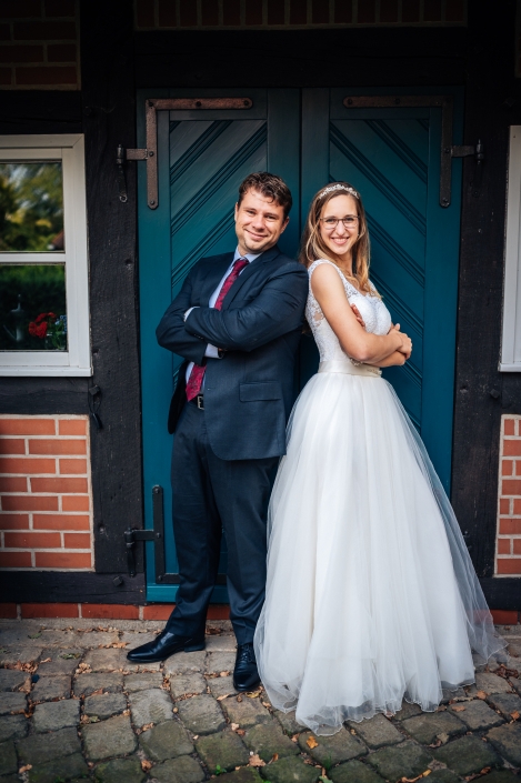 Brautpaarshooting Fachwerkhaus Brautpaar cool
