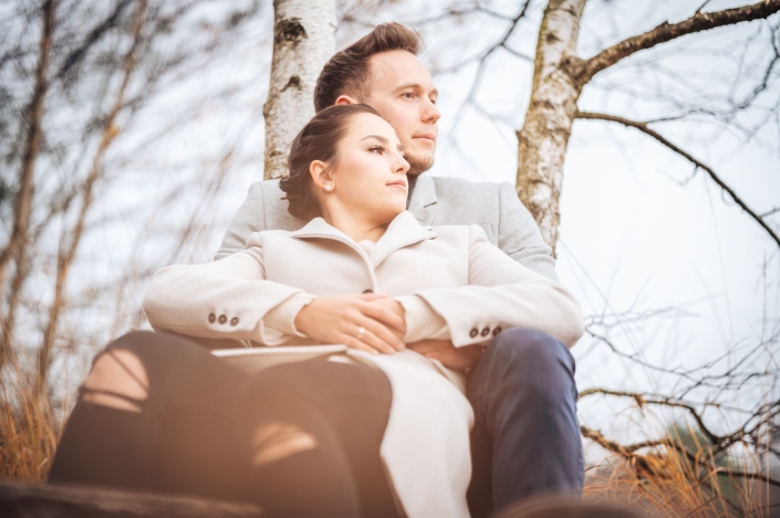 Paarhooting sitzend entspannt