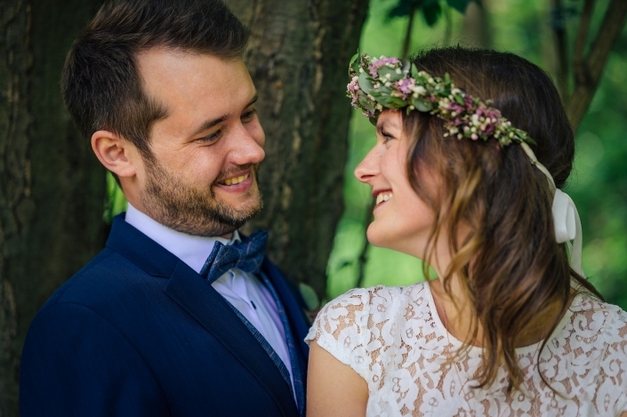 Brautpaarshooting nah vor Baum